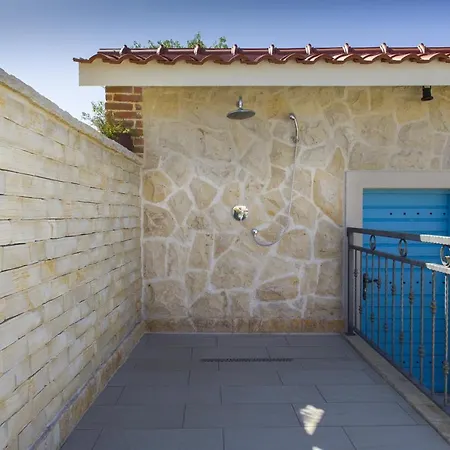 Villa Vision With Heated Pool & Jacuzzi In Sestanovac *