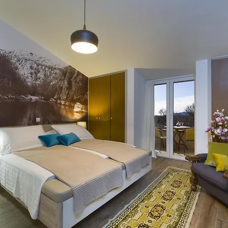 Vision With Heated Pool & Jacuzzi In Sestanovac *