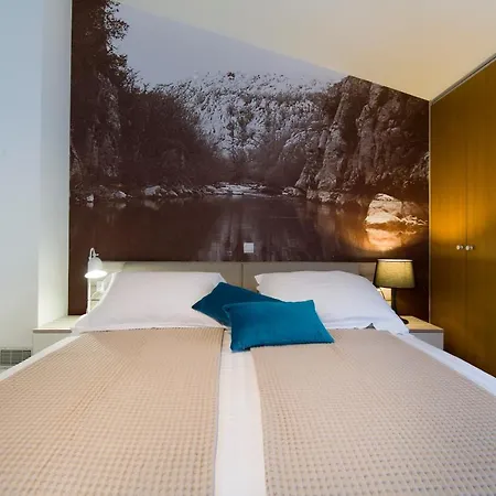 Vision With Heated Pool & Jacuzzi In Sestanovac