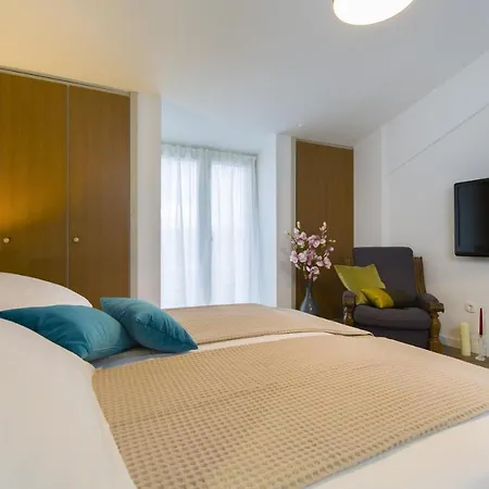 Vision With Heated Pool & Jacuzzi In Sestanovac 别墅 *