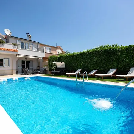 Vision With Heated Pool & Jacuzzi In Sestanovac