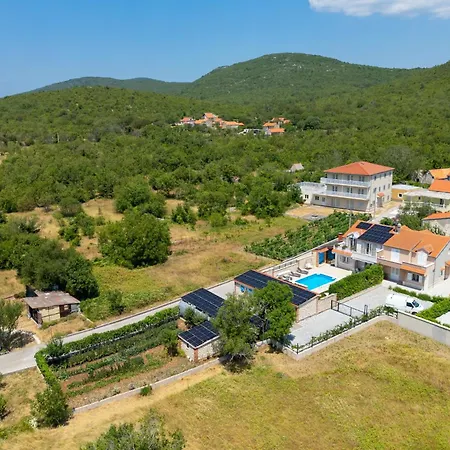 Vision With Heated Pool & Jacuzzi In Sestanovac 别墅 *