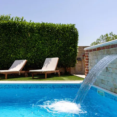 Villa Vision With Heated Pool & Jacuzzi In Sestanovac *