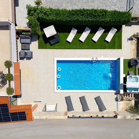 别墅 Vision With Heated Pool & Jacuzzi In Sestanovac Kresevo