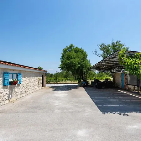 Vision With Heated Pool & Jacuzzi In Sestanovac Kresevo