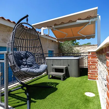 Villa Vision With Heated Pool & Jacuzzi In Sestanovac *