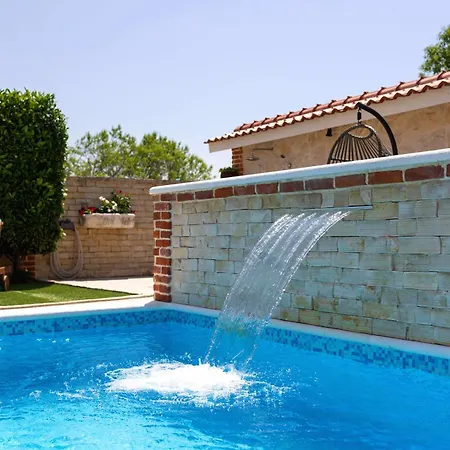 Vision With Heated Pool & Jacuzzi In Sestanovac Kresevo
