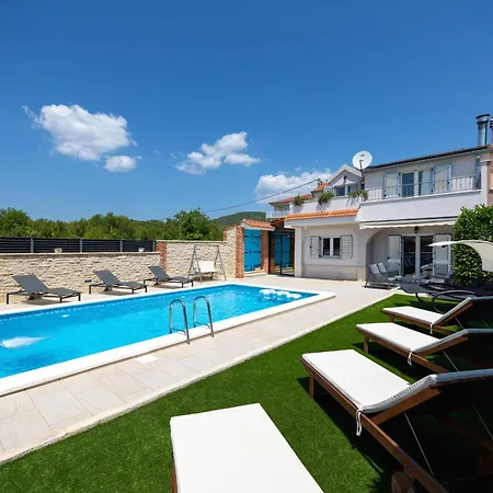 Vision With Heated Pool & Jacuzzi In Sestanovac Villa *