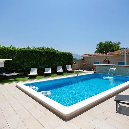 别墅 Vision With Heated Pool & Jacuzzi In Sestanovac *