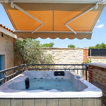 Vision With Heated Pool & Jacuzzi In Sestanovac