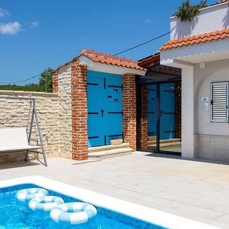 别墅 Vision With Heated Pool & Jacuzzi In Sestanovac