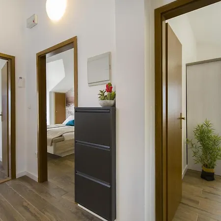 Villa Vision With Heated Pool & Jacuzzi In Sestanovac *
