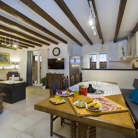 Vision With Heated Pool & Jacuzzi In Sestanovac Βίλα Kresevo