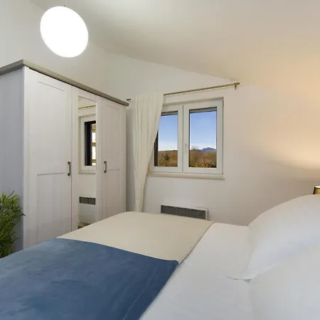 Vision With Heated Pool & Jacuzzi In Sestanovac Βίλα Kresevo