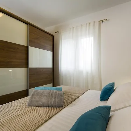 Vision With Heated Pool & Jacuzzi In Sestanovac Kresevo