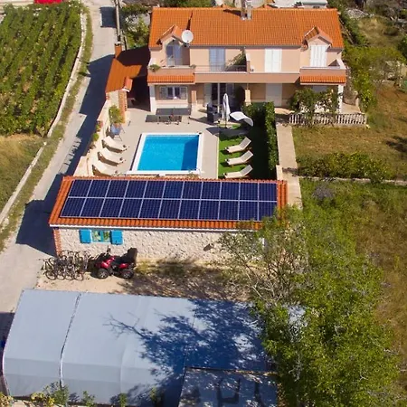 Vision With Heated Pool & Jacuzzi In Sestanovac *