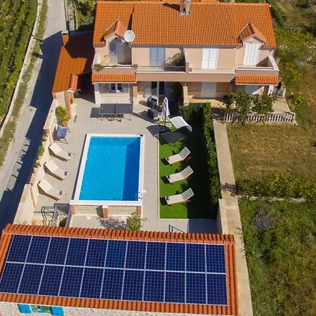 Vision With Heated Pool & Jacuzzi In Sestanovac *