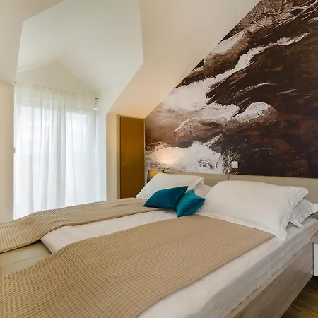 Vision With Heated Pool & Jacuzzi In Sestanovac *