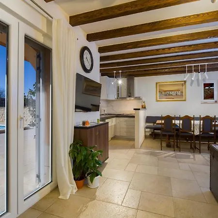 Vision With Heated Pool & Jacuzzi In Sestanovac Βίλα