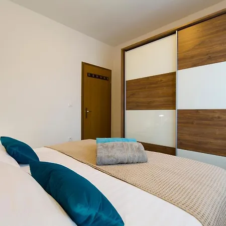 Vision With Heated Pool & Jacuzzi In Sestanovac Βίλα *