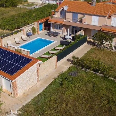 Βίλα Vision With Heated Pool & Jacuzzi In Sestanovac
