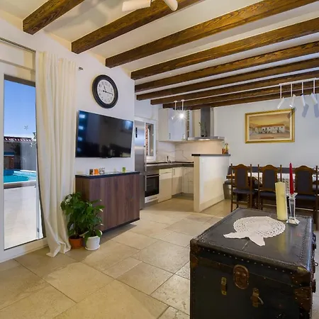 Villa Vision With Heated Pool & Jacuzzi In Sestanovac