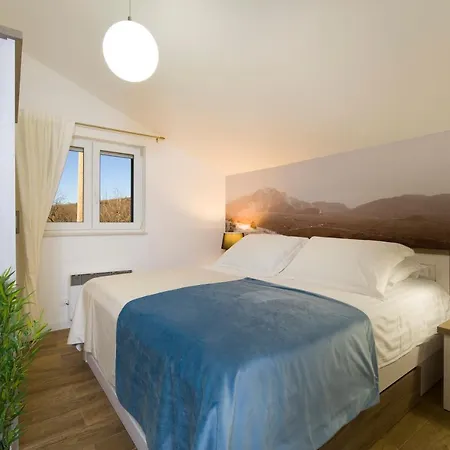 Vision With Heated Pool & Jacuzzi In Sestanovac