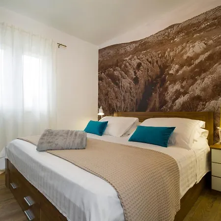 Βίλα Vision With Heated Pool & Jacuzzi In Sestanovac