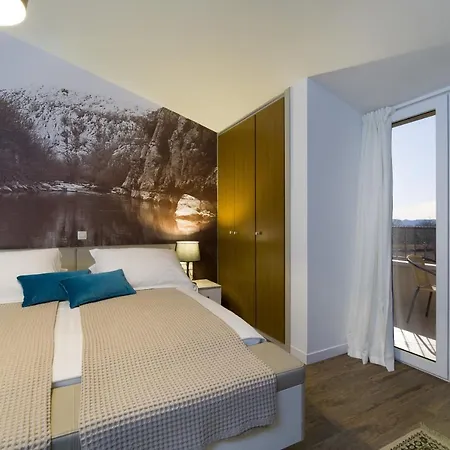 Vision With Heated Pool & Jacuzzi In Sestanovac Βίλα Kresevo