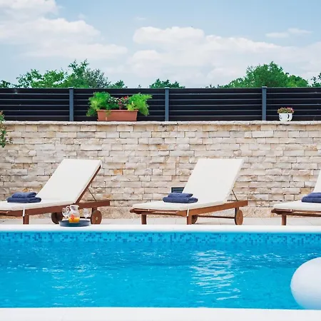 Vision With Heated Pool & Jacuzzi In Sestanovac Kresevo
