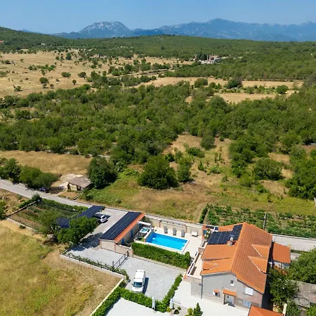 Vision With Heated Pool & Jacuzzi In Sestanovac *