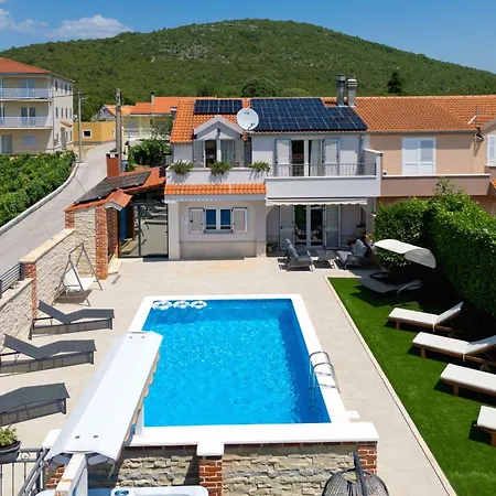 Vision With Heated Pool & Jacuzzi In Sestanovac