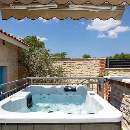 Vision With Heated Pool & Jacuzzi In Sestanovac