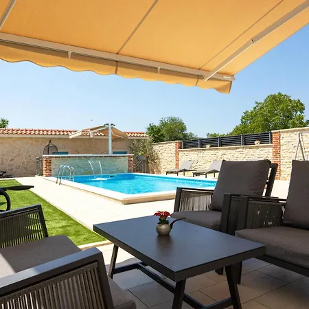 Vision With Heated Pool & Jacuzzi In Sestanovac Kresevo