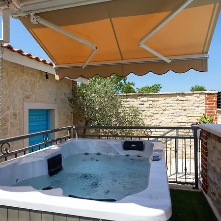 Vision With Heated Pool & Jacuzzi In Sestanovac * Kresevo
