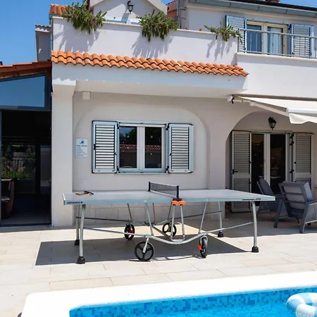 Vision With Heated Pool & Jacuzzi In Sestanovac